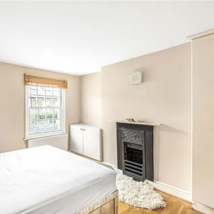 Image 6 - 15 Queens Road, London, SW14 8PH, United Kingdom - Townhouse for sale