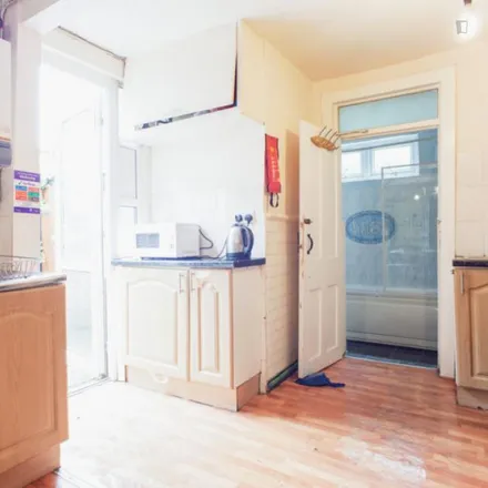 Image 3 - Hornsey Park Road, London, N8 0JY, United Kingdom - Room for rent