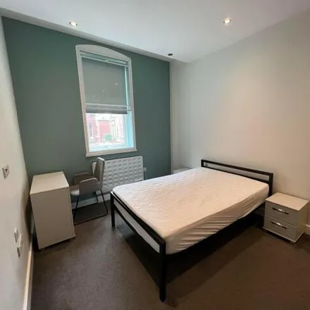 Image 9 - Istanbul, 152 West Street, Devonshire, Sheffield, S1 4ES, United Kingdom - Apartment for rent