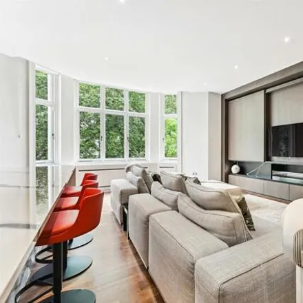 Rent this 2 bed room on Kingston House South 1-32 in 1-32 Ennismore Gardens, London