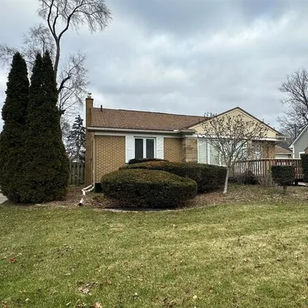 Rent this 3 bed house on 2739 Yorkshire Road in Birmingham, MI 48009