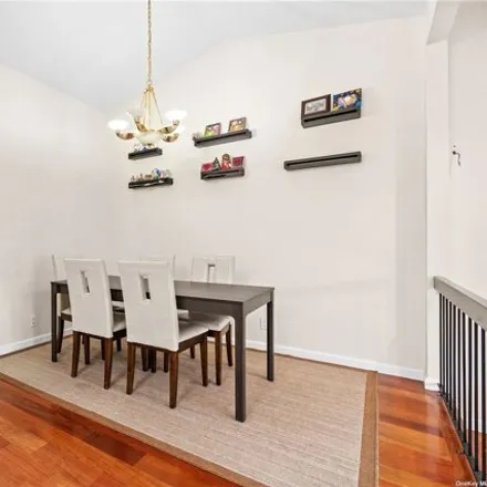 Image 4 - 121-25 5th Avenue, New York, NY 11356, USA - Townhouse for sale