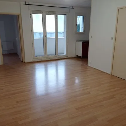 Rent this 2 bed apartment on 5B Boulevard Rocheplatte in 45000 Orléans, France