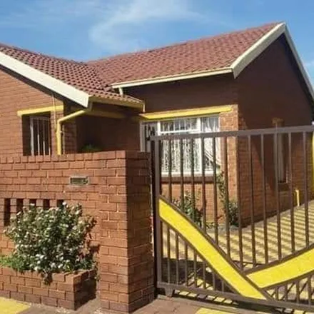 Rent this 3 bed apartment on Bolani Road in Jabulani, Soweto