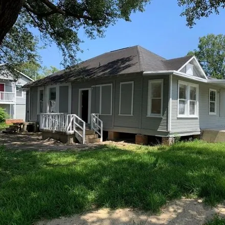 Rent this 2 bed house on Orange Avenue in Beaumont, TX 77701