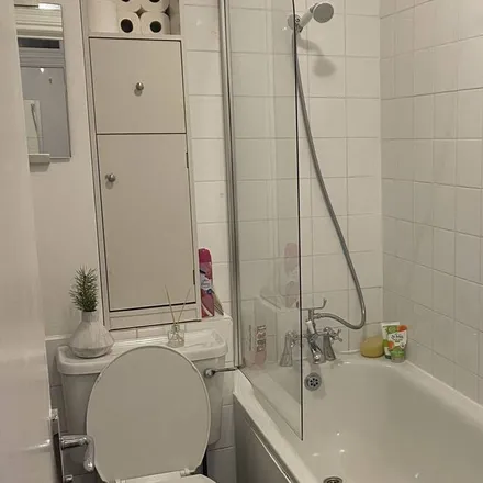Rent this 2 bed apartment on London in SE5 0HQ, United Kingdom