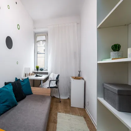 Rent this 6 bed room on Aleja Niepodległości 227/233 in 02-087 Warsaw, Poland