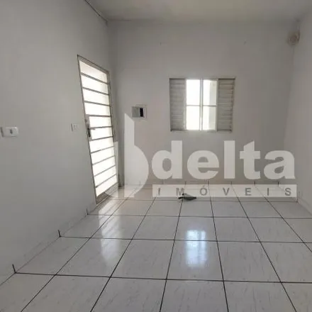 Rent this 2 bed house on Rua Rezende in Centro, Uberlândia - MG