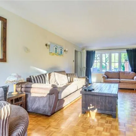 Image 3 - 19 Murray Court, Ascot, SL5 9BP, United Kingdom - House for sale