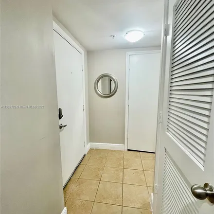 Image 4 - 9225 Collins Avenue, Surfside, FL 33154, USA - Apartment for rent