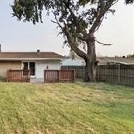 Image 2 - 3807 Emerald Drive, Mesquite, TX 75150, USA - House for rent