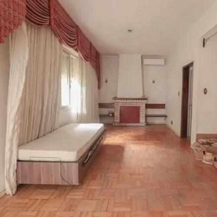 Rent this 5 bed house on Avenida Bagé in Petrópolis, Porto Alegre - RS