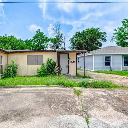 Buy this 2 bed house on 3584 Good Hope Street in Houston, TX 77021