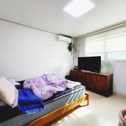Rent this 1 bed apartment on 서울특별시 송파구 가락동 119