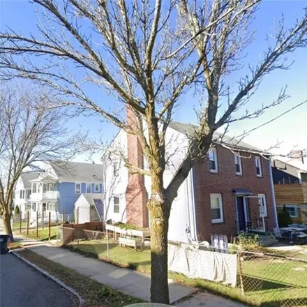 Image 2 - 108 Rochambeau Avenue, Providence, RI 02906, USA - House for sale