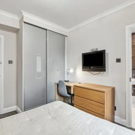 Image 8 - Brymon Court, 31-32 Montagu Square, London, W1H 2LA, United Kingdom - Apartment for rent