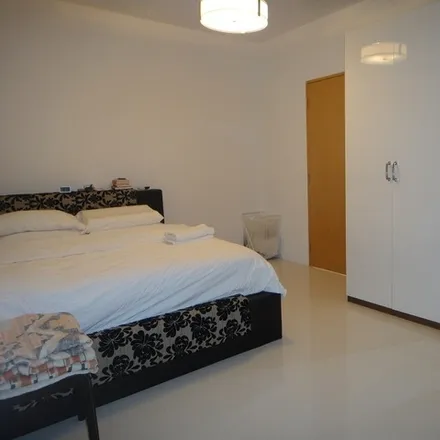 Rent this 1 bed room on One Shenton Tower 1 in Shenton Lane, Singapore 068803