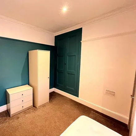 Image 3 - 69 Balne Lane, Wrenthorpe, WF2 0DP, United Kingdom - Room for rent