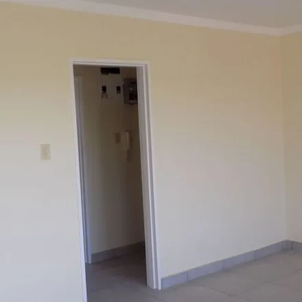 Image 2 - Stella Road, Thornton, Cape Town, 7535, South Africa - Apartment for rent