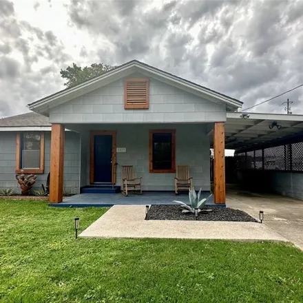 Rent this 3 bed house on 417 Samuel Street in Houston, TX 77009