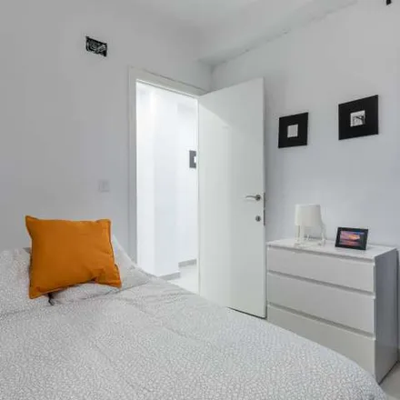 Rent this 4 bed apartment on Carrer d'Escalante in 119, 46011 Valencia