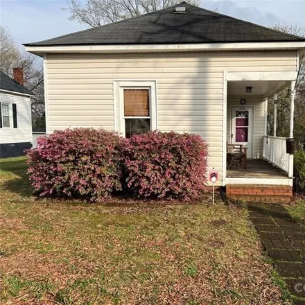 Buy this 1 bed house on 692 North Juniper Avenue in Kannapolis, NC 28081