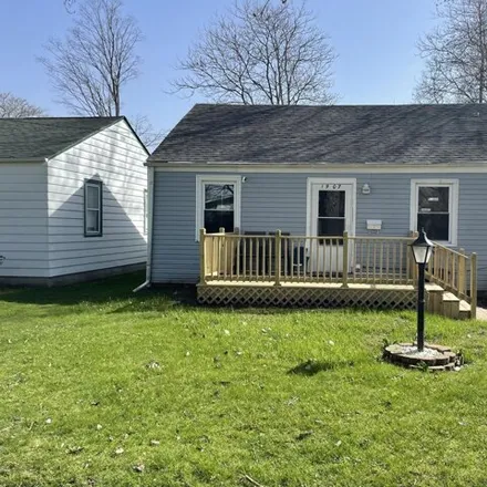 Buy this 2 bed house on 1907 Maine Street in Saginaw, MI 48602