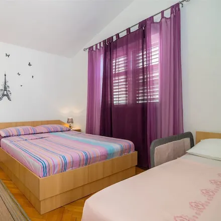 Image 2 - Igrane, Split-Dalmatia County, Croatia - Apartment for rent