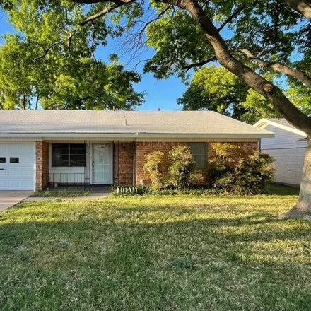 Rent this 3 bed house on 820 East Riverside Avenue in San Angelo, TX 76905