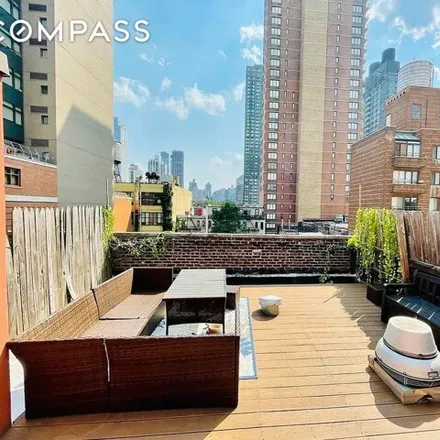 Rent this 2 bed house on 305 East 95th Street in New York, NY 10128
