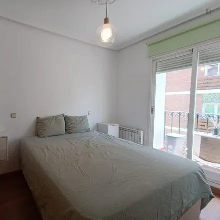 Rent this 2 bed apartment on Madrid in Calle de Tarragona, 11