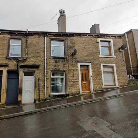 Rent this 2 bed townhouse on Traveller's Rest in 83 Stainland Road, Greetland