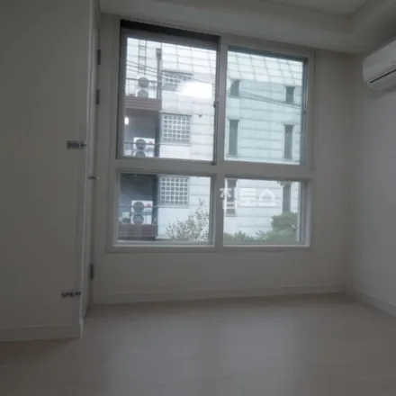 Rent this studio apartment on 서울특별시 강남구 역삼동 727-9