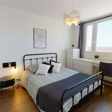 Rent this 4 bed apartment on 167 Boulevard des États-Unis in 69008 Lyon, France