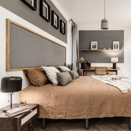 Rent this 4 bed apartment on La Bohemia in Calle de Luchana, 20