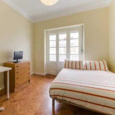 Rent this 5 bed room on Rua Damasceno Monteiro