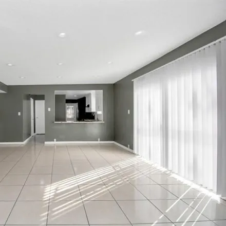 Image 4 - Shred Nations, 6214 Beverly Hill Street, Houston, TX 77057, USA - Townhouse for rent