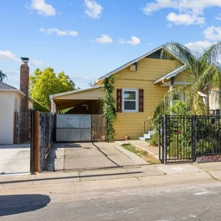 Buy this 3 bed house on 11th Avenue 12th Avenue Alley in Sacramento, CA 95817