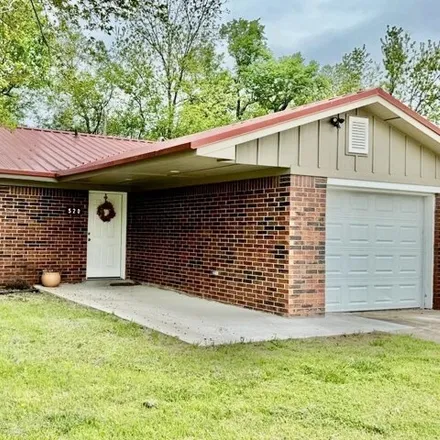 Buy this 3 bed house on 524 South 2nd Street in Chickasha, OK 73018