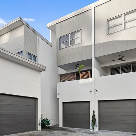Rent this 3 bed townhouse on 34 Bridgewater Street in Morningside QLD 4170, Australia