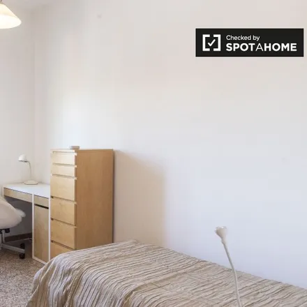 Rent this 2 bed room on Retitalia in Via Portuense, 00149 Rome RM