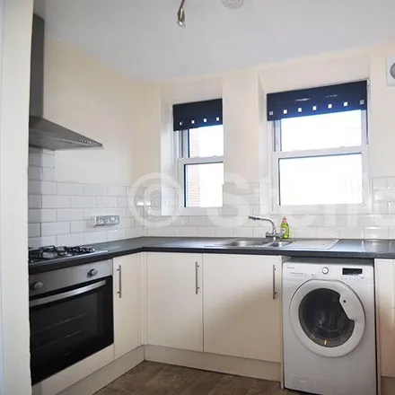 Image 5 - Cliff Road, London, NW1 9AJ, United Kingdom - Apartment for rent