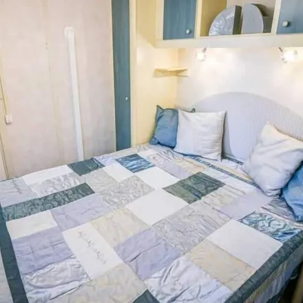 Rent this 2 bed apartment on 37014 Castelnuovo del Garda VR