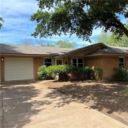 Buy this 4 bed house on 1313 West 3A Street in McGregor, TX 76657