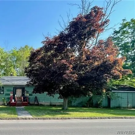 Buy this 3 bed house on 9309 Cayuga Drive in City of Niagara Falls, NY 14304