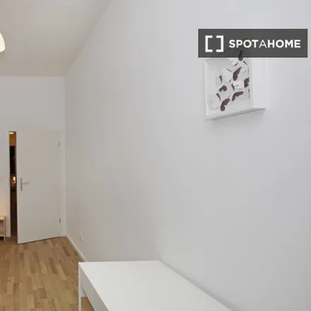 Rent this 4 bed room on Robert Bosch Repräsentanz in Bismarckstraße 71, 10627 Berlin