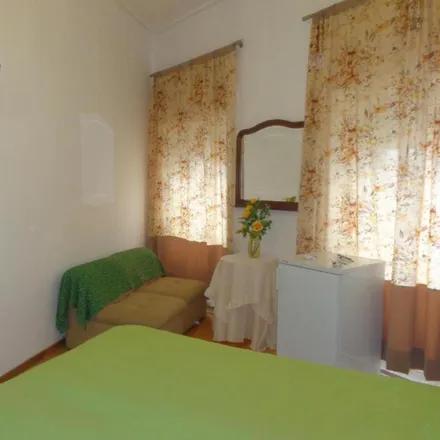 Rent this 6 bed room on Rua de Rodolfo de Araújo in 4000-478 Porto, Portugal