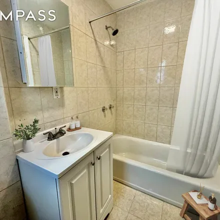 Rent this 3 bed apartment on 1004 Summit Avenue in New York, NY 10452