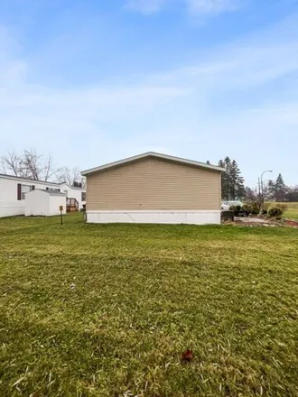 Image 2 - 355 North Chevalier Drive, Howell, MI 48843, USA - Apartment for sale