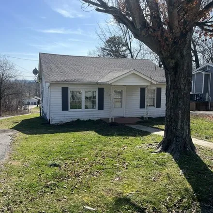 Rent this 2 bed house on 260 North Edgewood Drive in Hopkinsville, KY 42240